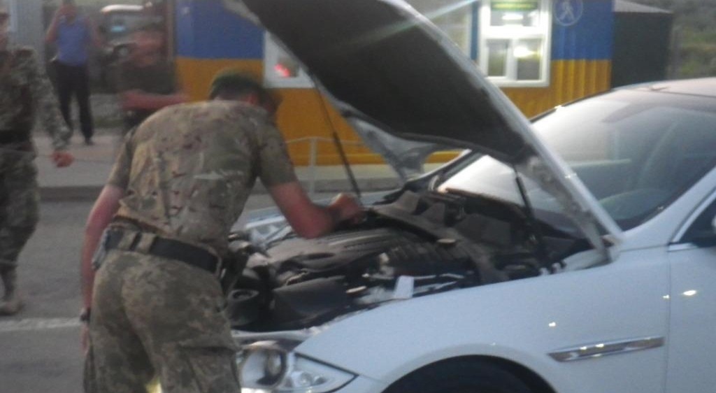 «Jaguar XJ»  затримали прикордонники в КПВВ  «Чаплинка»
