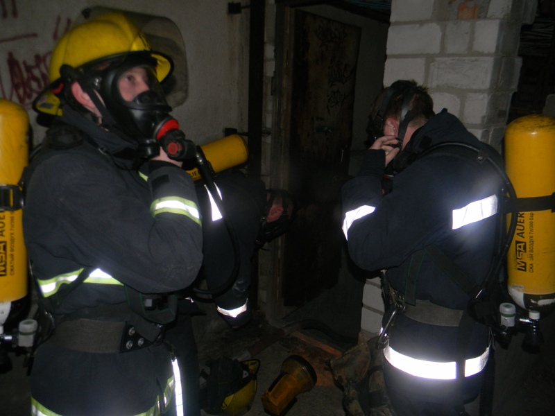 Пожарные тушили подвал в Каховке